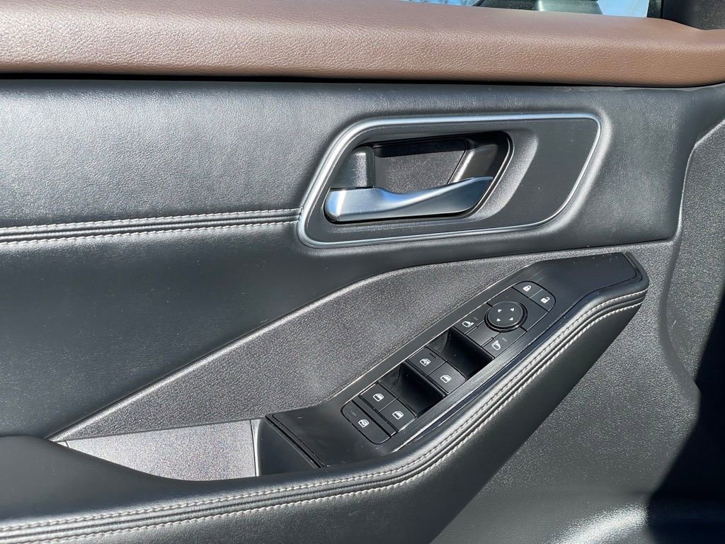 Certified 2023 Nissan Rogue SV w/ SV Premium B Package image 12