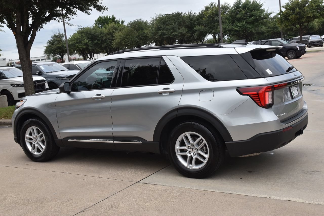Certified 2025 Ford Explorer Active RWD image 11