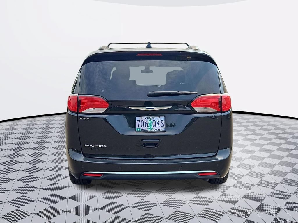 Used 2017 Chrysler Pacifica Touring-L FWD image 5