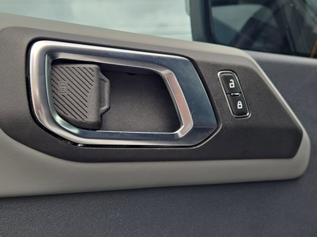 Used 2023 Ford Bronco Badlands image 22