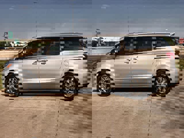 Used 2020 Kia Sedona LX image 4