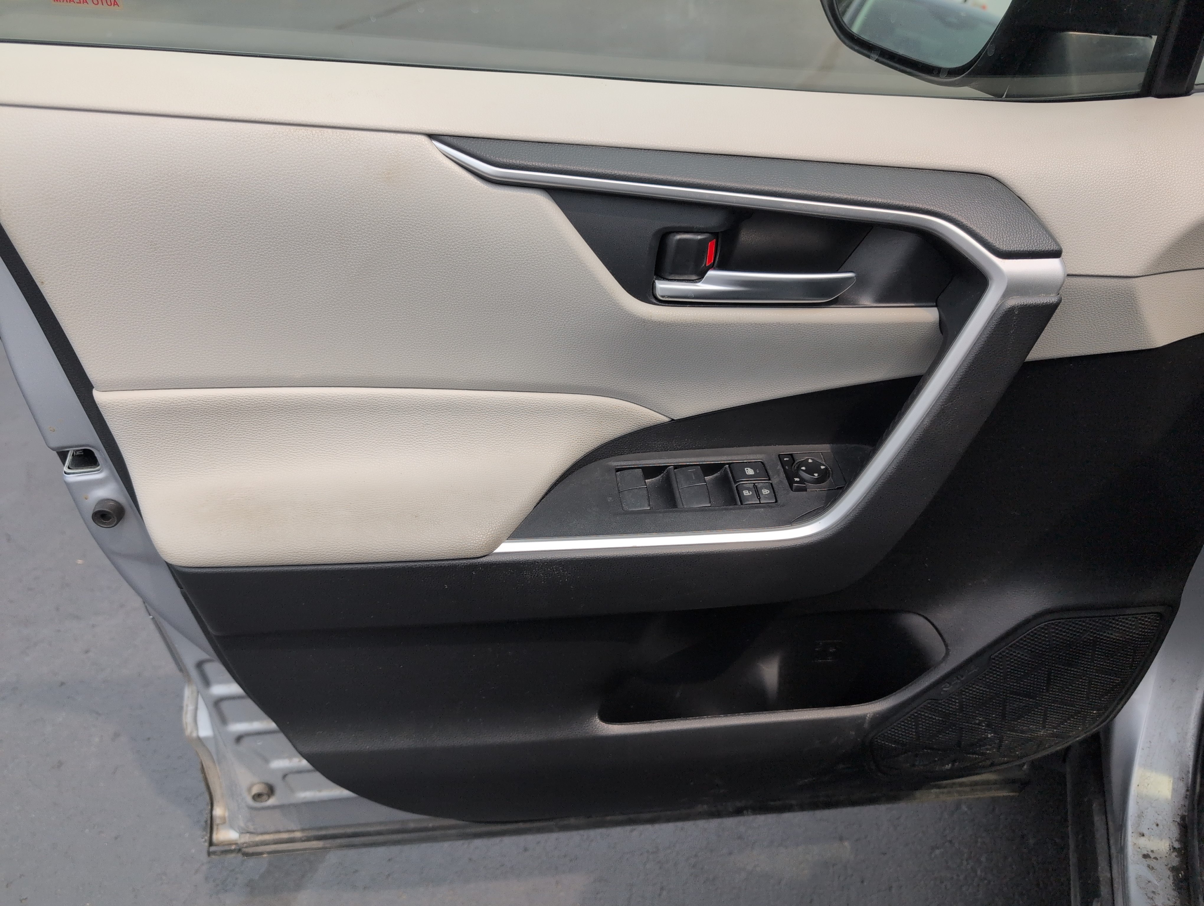 Used 2020 Toyota RAV4 XLE w/ Convenience Package AWD/4WD image 13