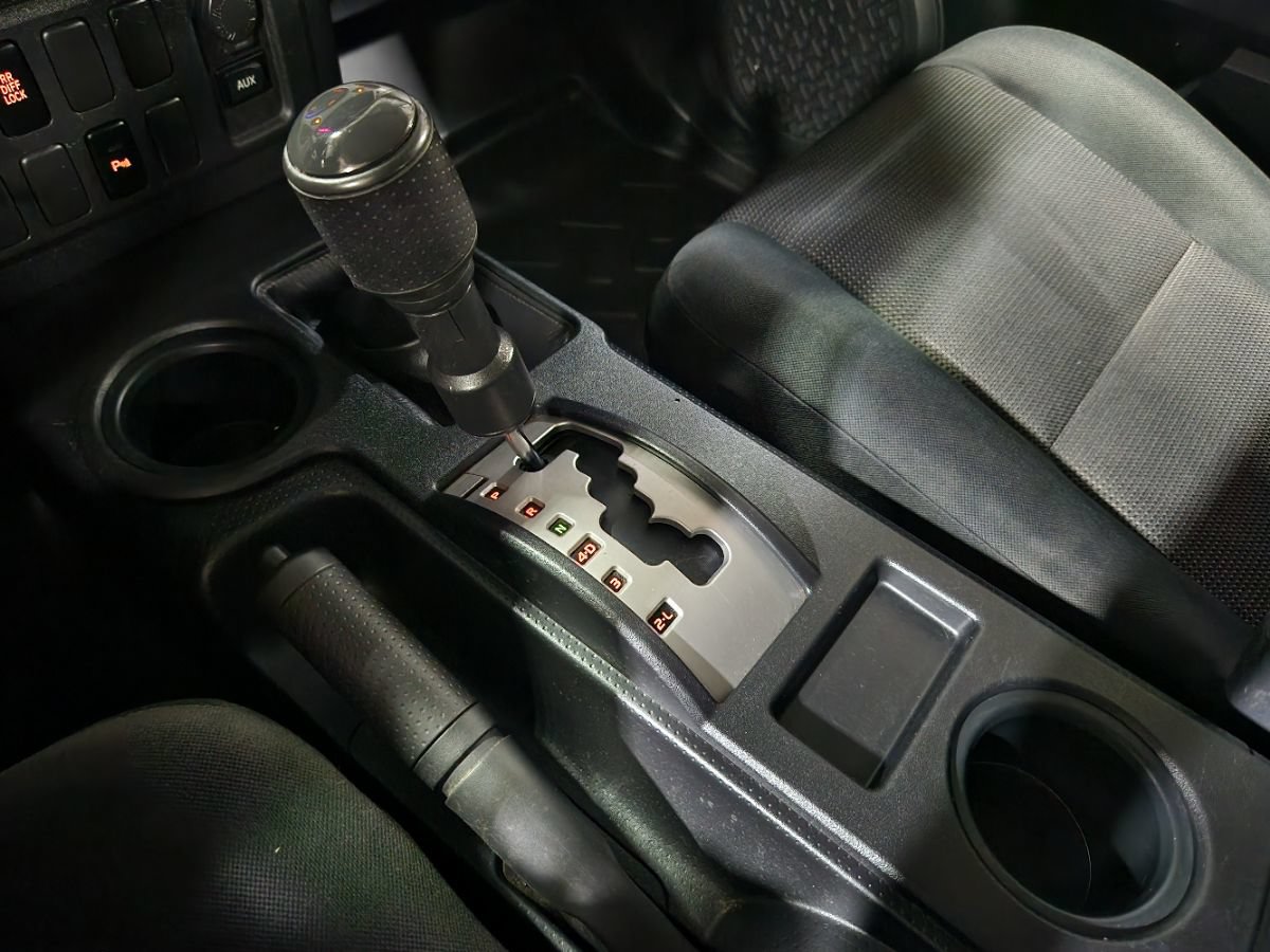 Used 2008 Toyota FJ Cruiser 4WD image 38