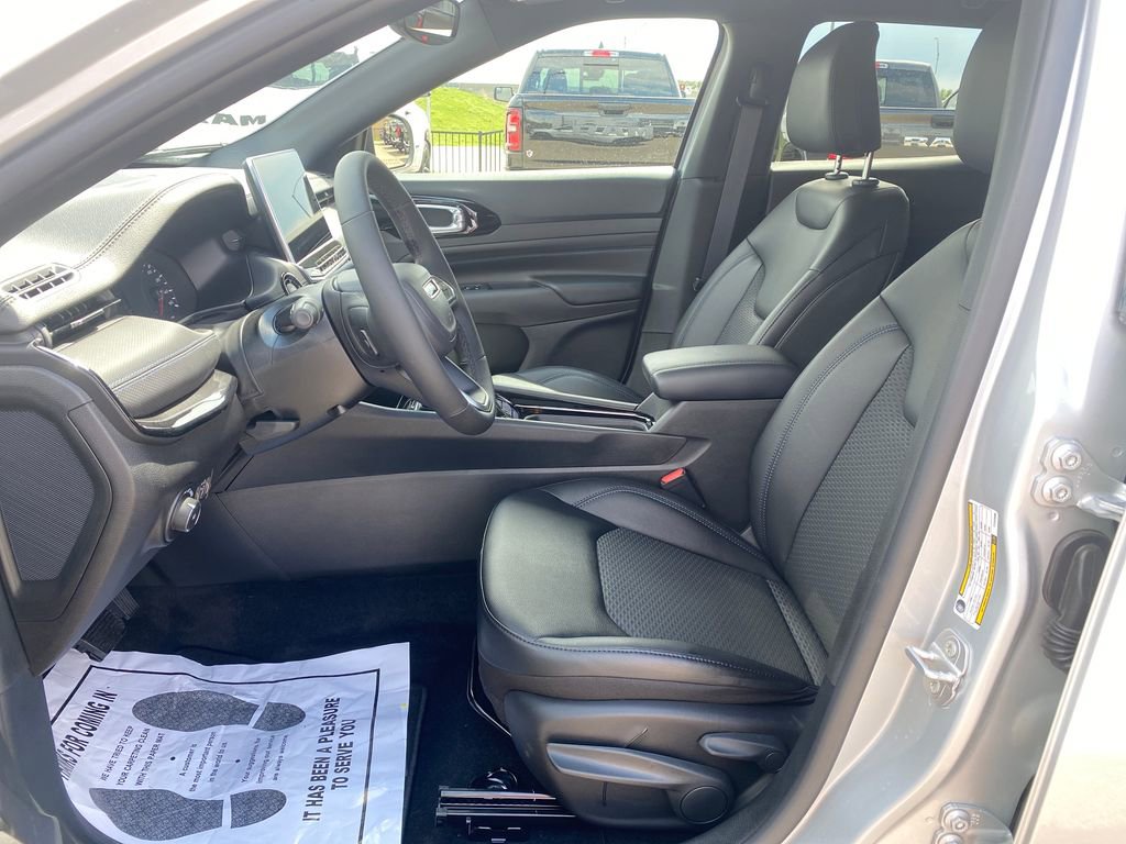 New 2026 Jeep Compass Latitude AWD/4WD image 17
