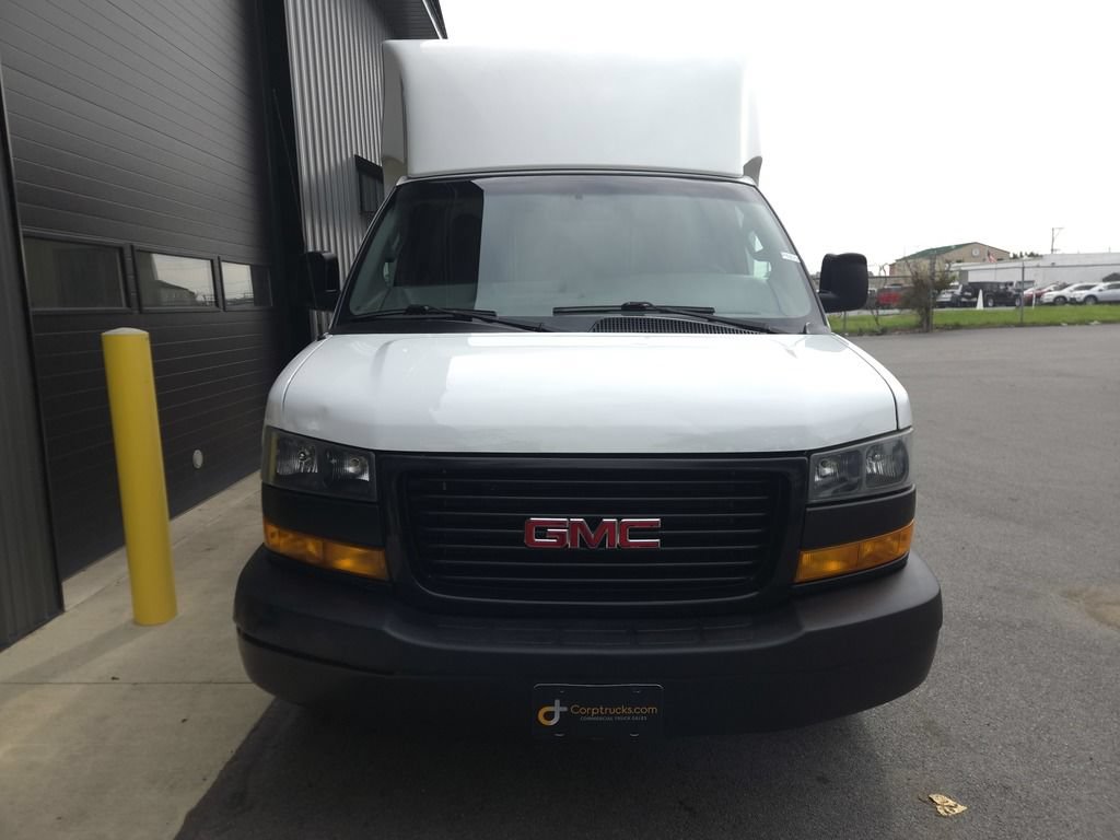 Used 2018 GMC Savana 3500 w/ Driver Convenience Package RWD image 2