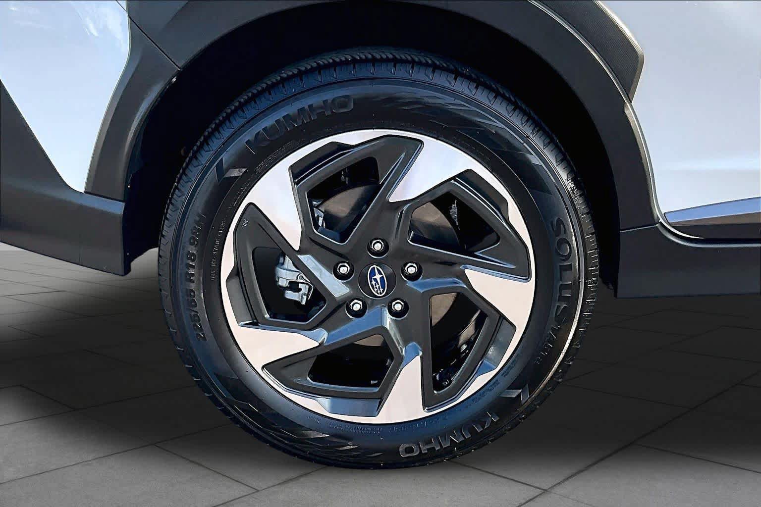 Used 2024 Subaru Crosstrek 2.5i Limited w/ Crosstrek Mirror Package AWD/4WD image 10