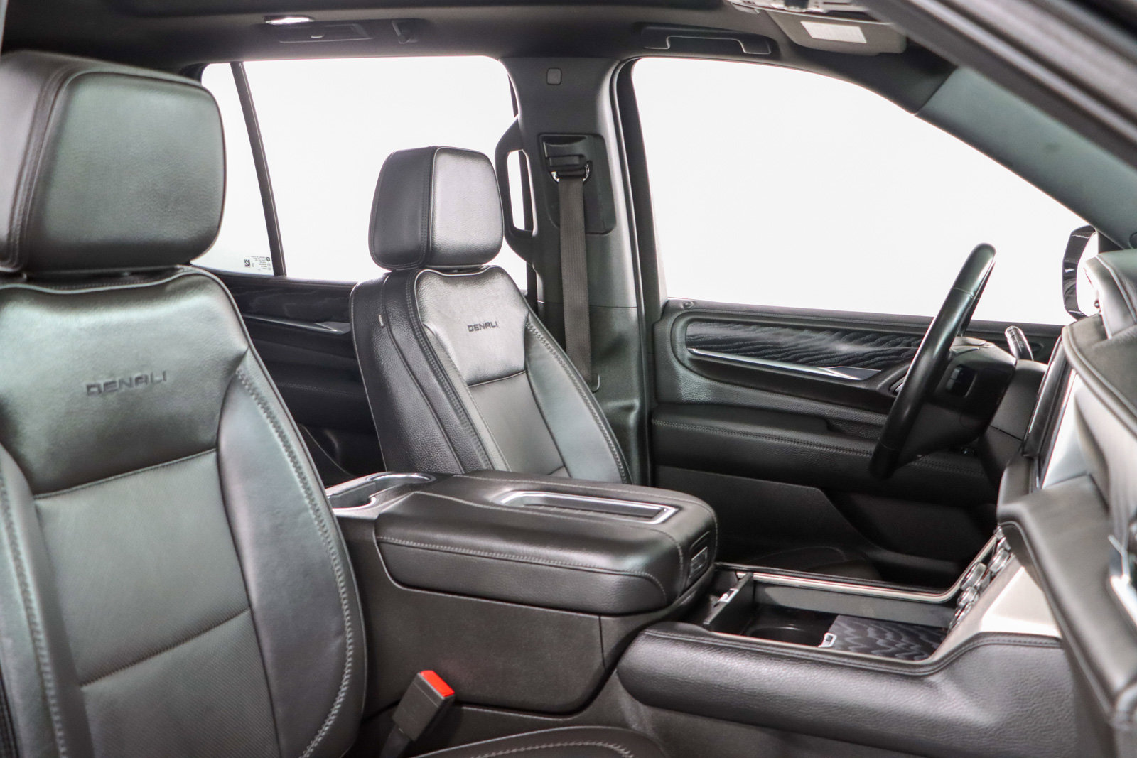 Used 2023 GMC Yukon Denali image 30