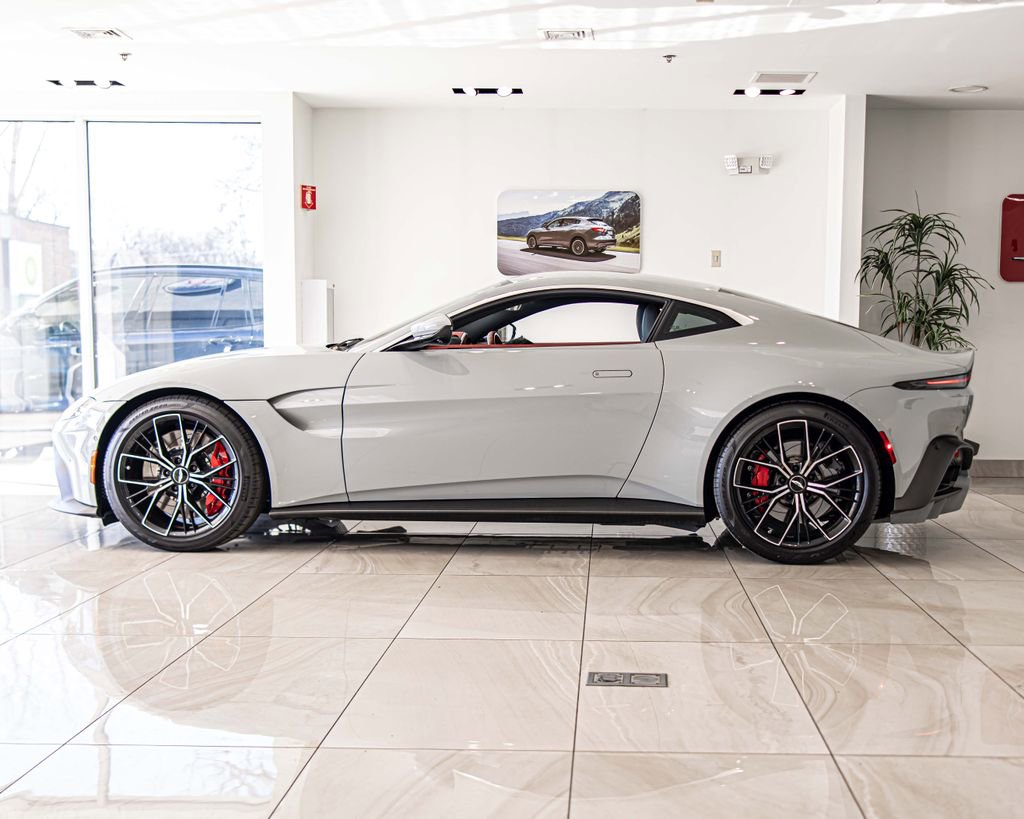 Used 2023 Aston Martin V8 Vantage Coupe image 6
