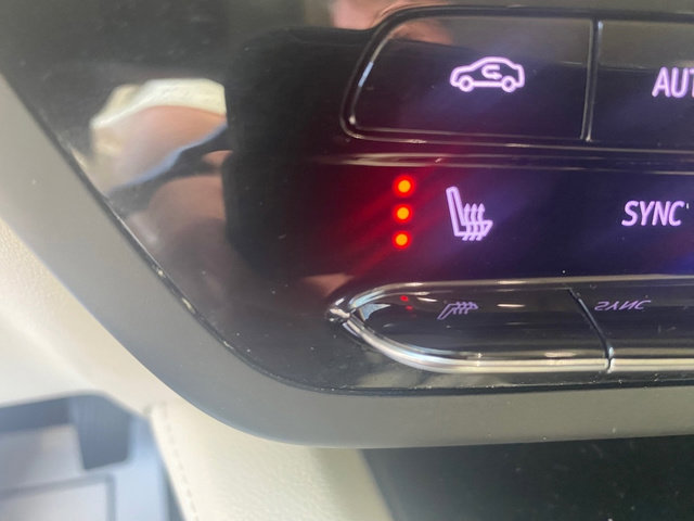 Used 2022 Buick Envision Essence w/ Technology Package I image 18