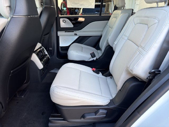 New 2027 Lincoln Aviator Reserve AWD/4WD image 15