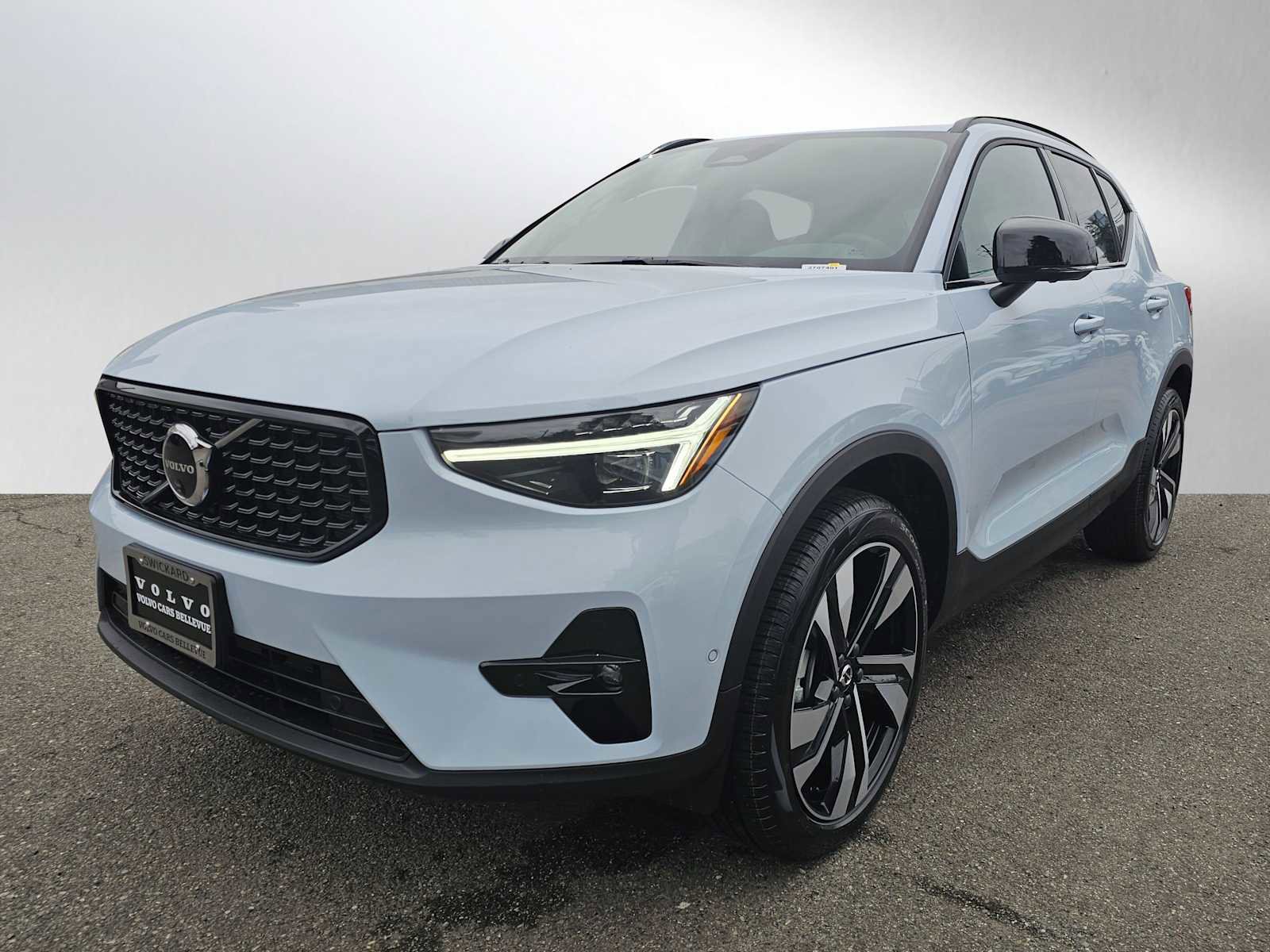 New 2026 Volvo XC40 B5 Plus w/ Protection Package Premier image 7