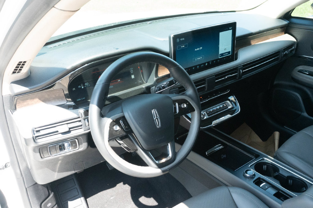 Used 2025 Lincoln Corsair Reserve FWD image 19