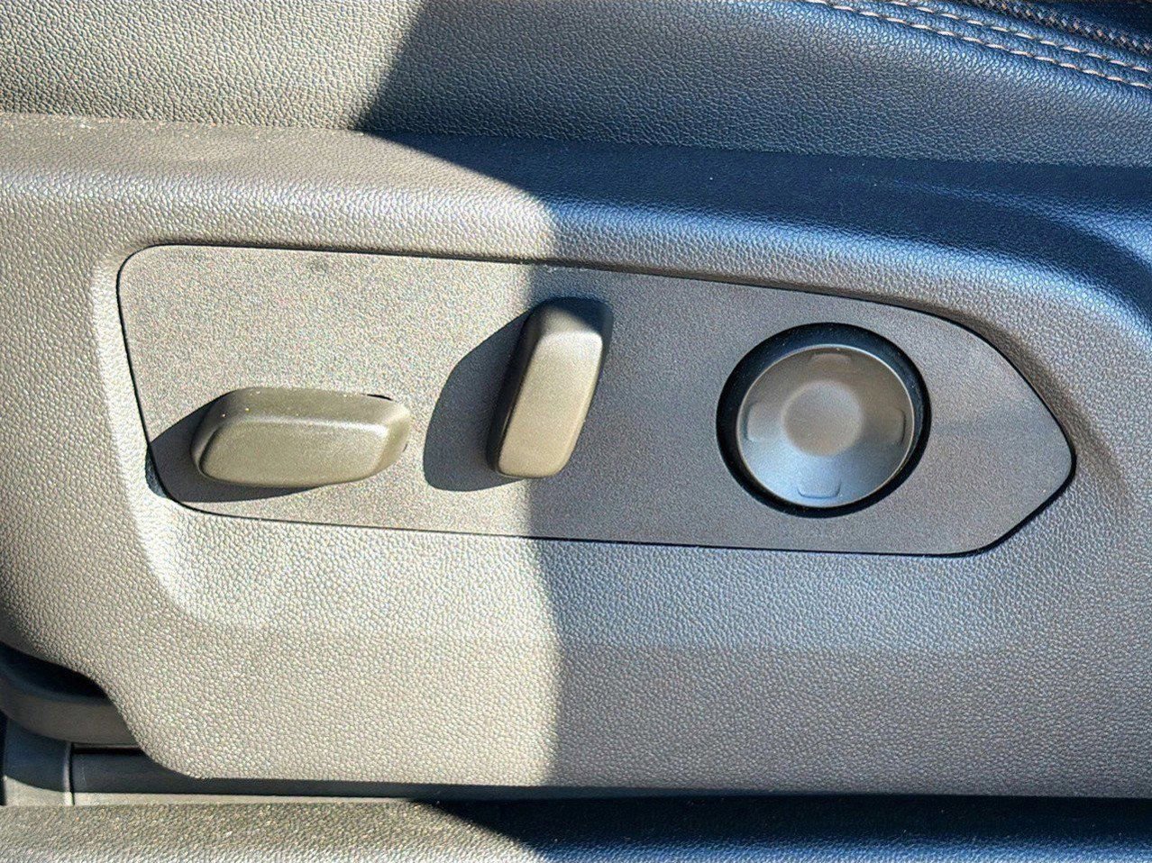 Used 2025 Chevrolet Suburban High Country image 28