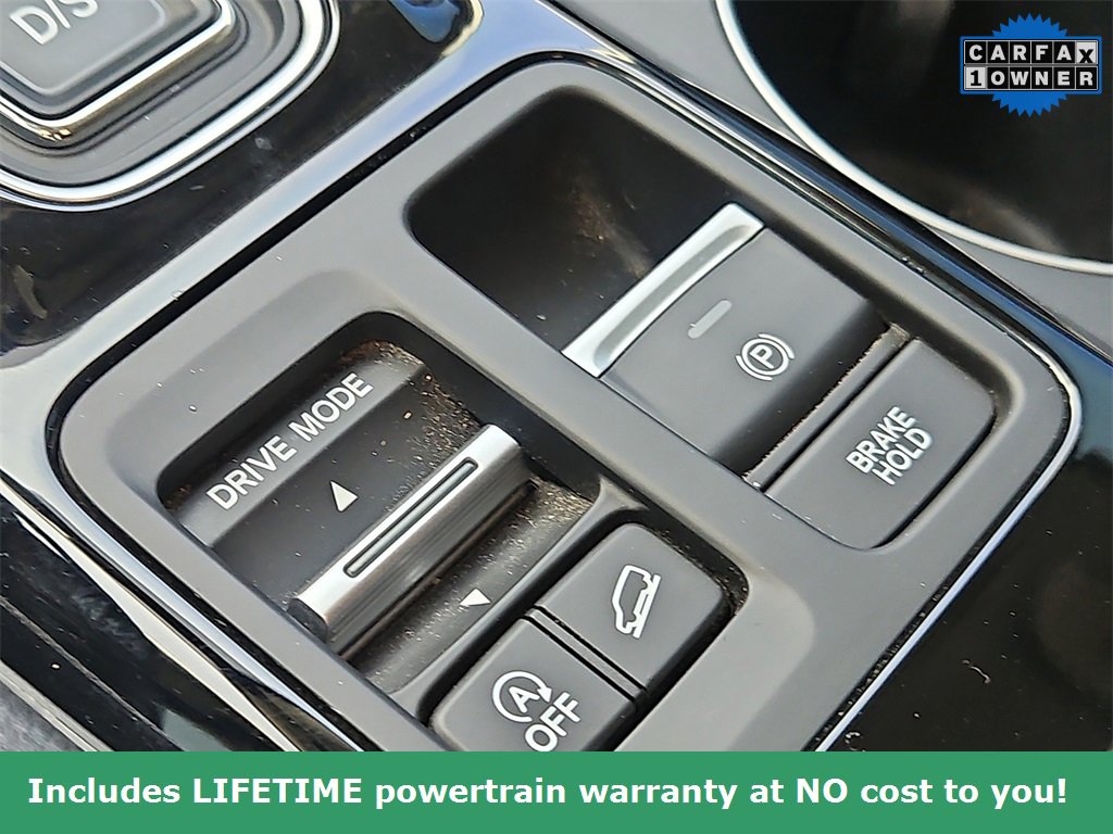 Used 2025 Honda Pilot Touring image 17