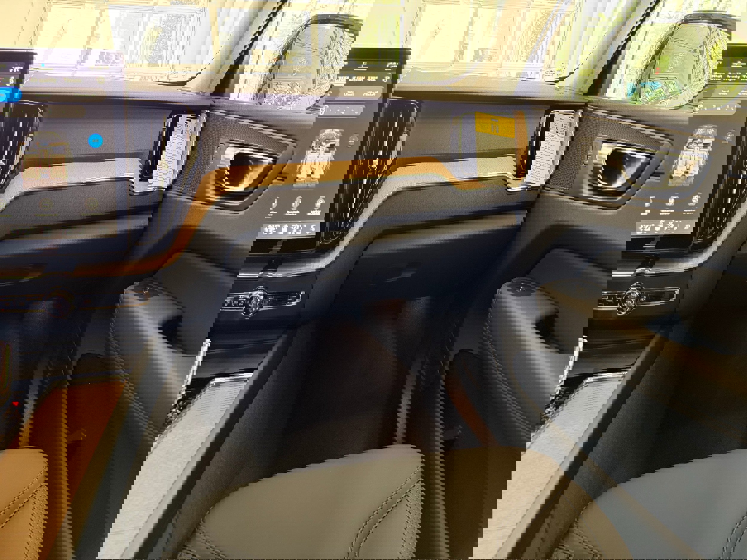 New 2026 Volvo XC60 B5 Plus w/ Protection Package Premier image 21