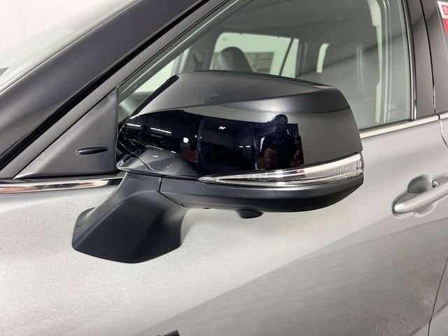 New 2025 Toyota Highlander Limited image 10