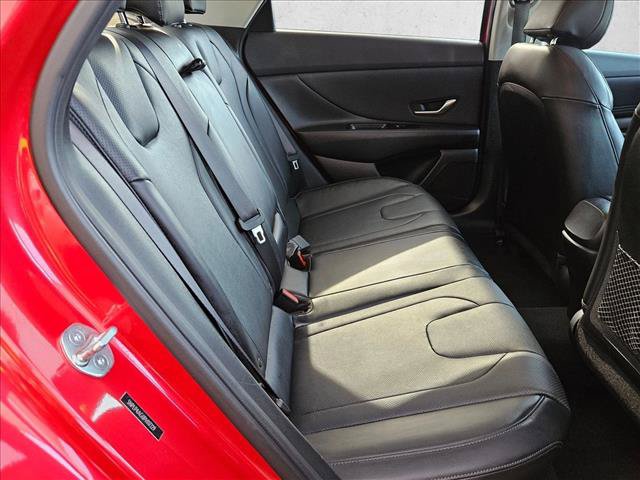 Used 2023 Hyundai Elantra Limited FWD image 17