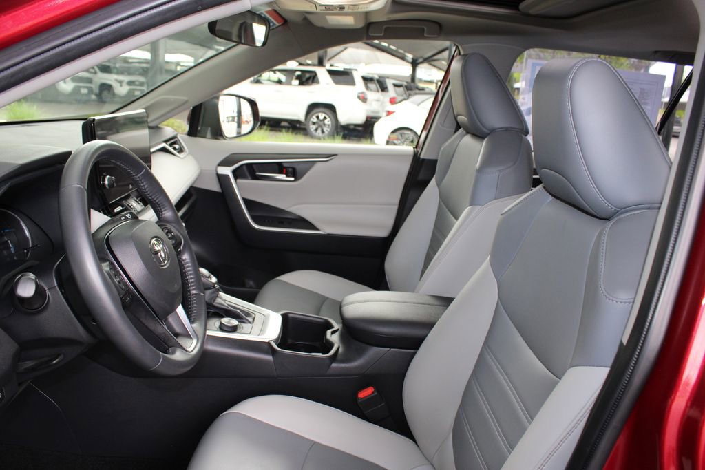 Used 2023 Toyota RAV4 XLE Premium AWD/4WD image 9