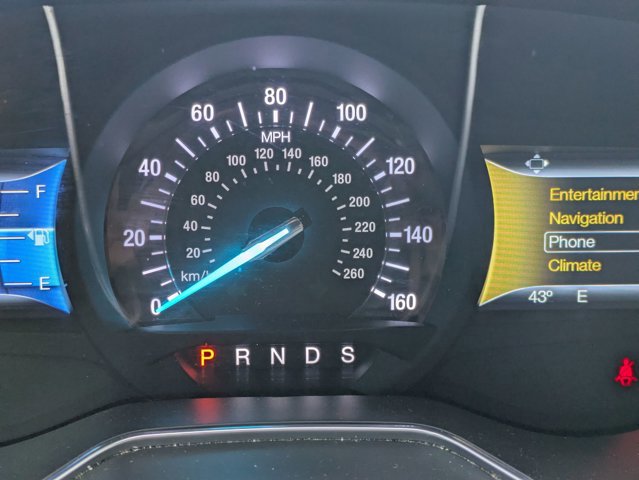 Used 2015 Ford Fusion SE w/ Equipment Group 202A FWD image 9