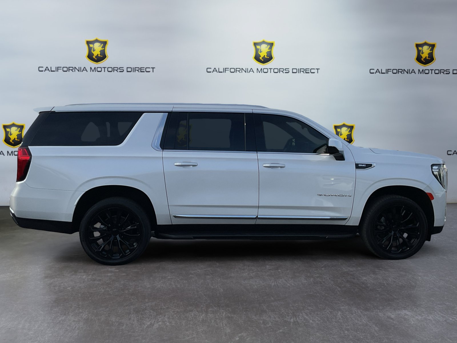 Used 2024 GMC Yukon XL SLT AWD/4WD image 4