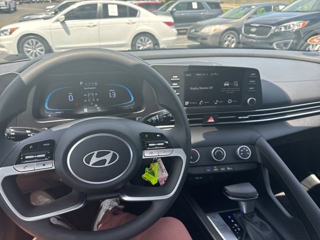 New 2026 Hyundai Elantra SE FWD image 24