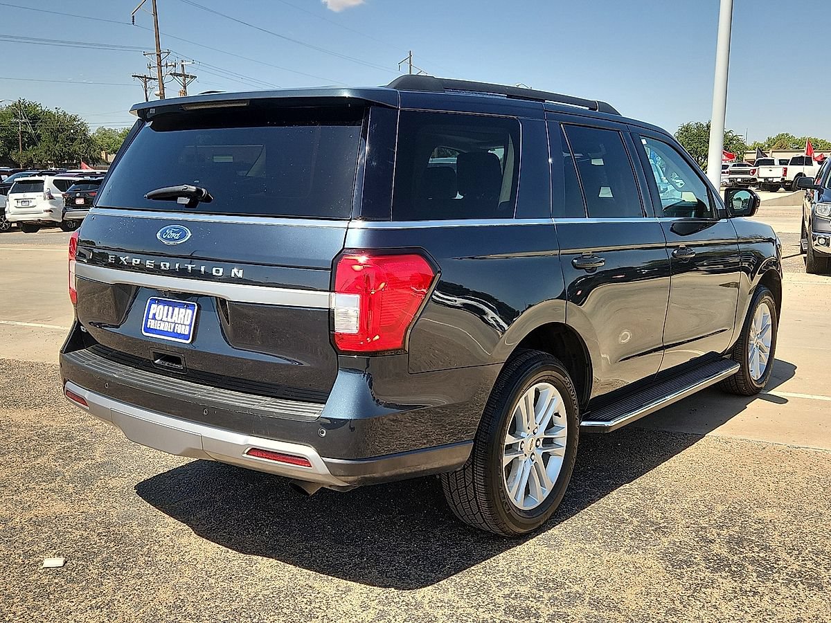 Used 2023 Ford Expedition XLT AWD/4WD image 3