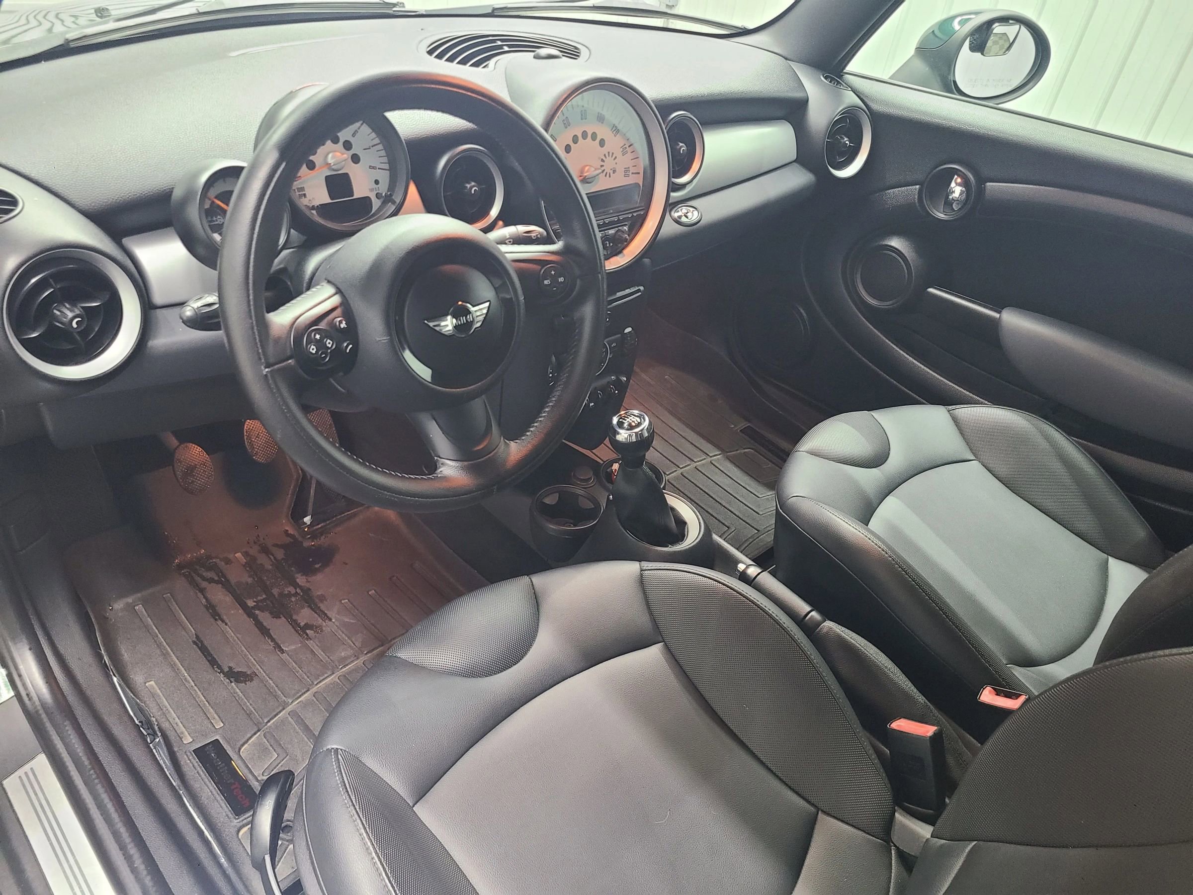 Used 2011 MINI Cooper Convertible image 22