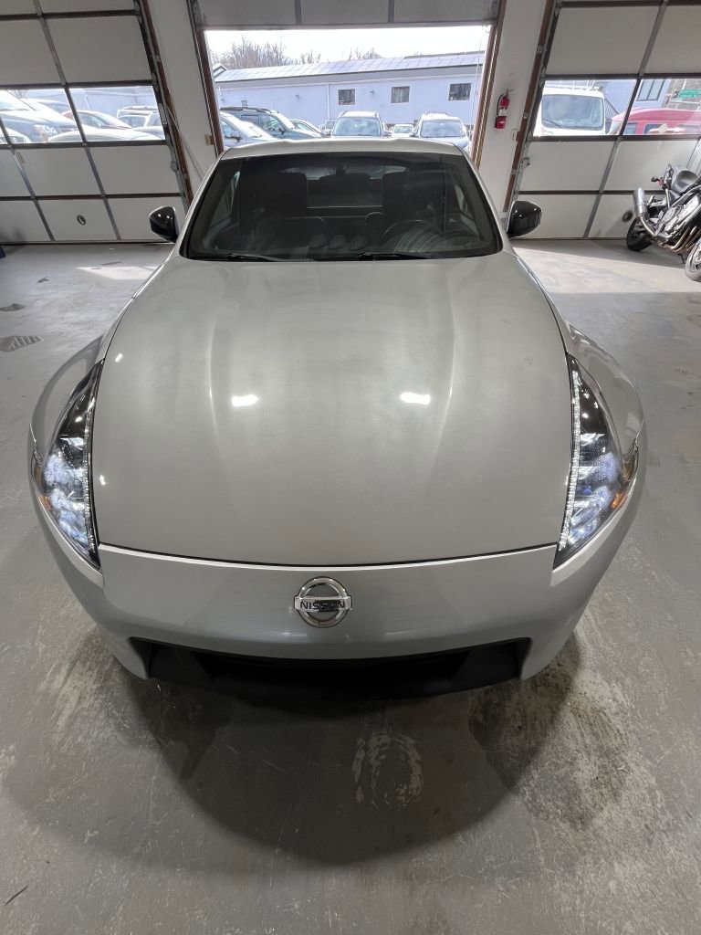 Used 2009 Nissan 370Z Touring w/ Sport Pkg image 3