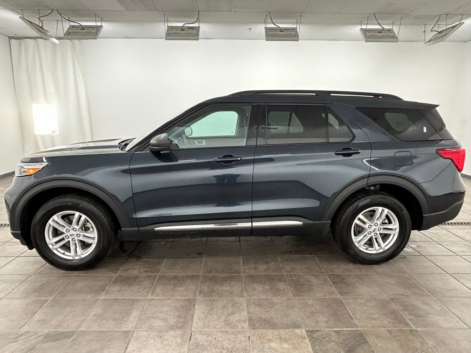 Used 2023 Ford Explorer XLT w/ Class IV Trailer Tow Package image 2