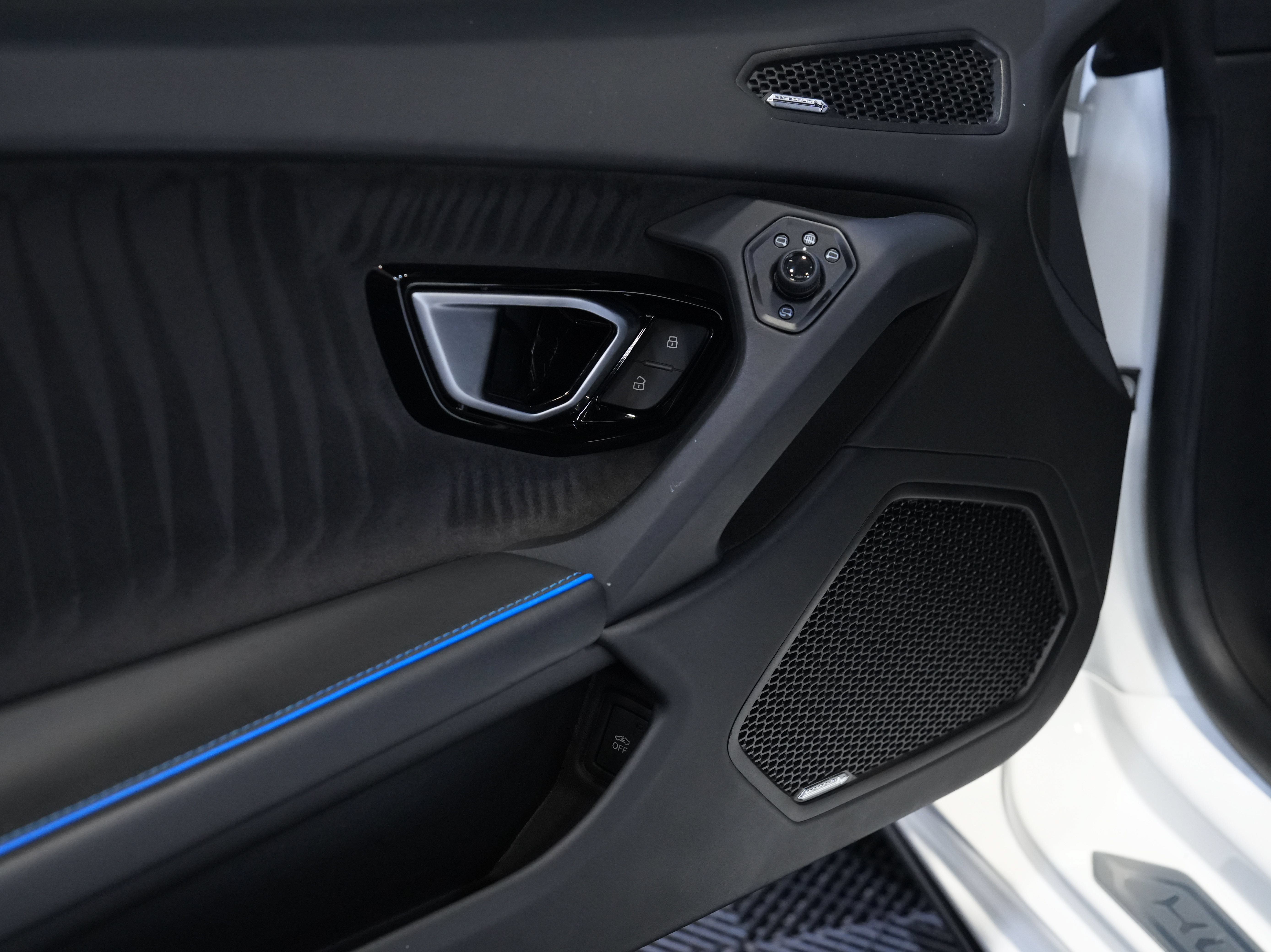 Used 2020 Lamborghini Huracan EVO AWD/4WD image 23