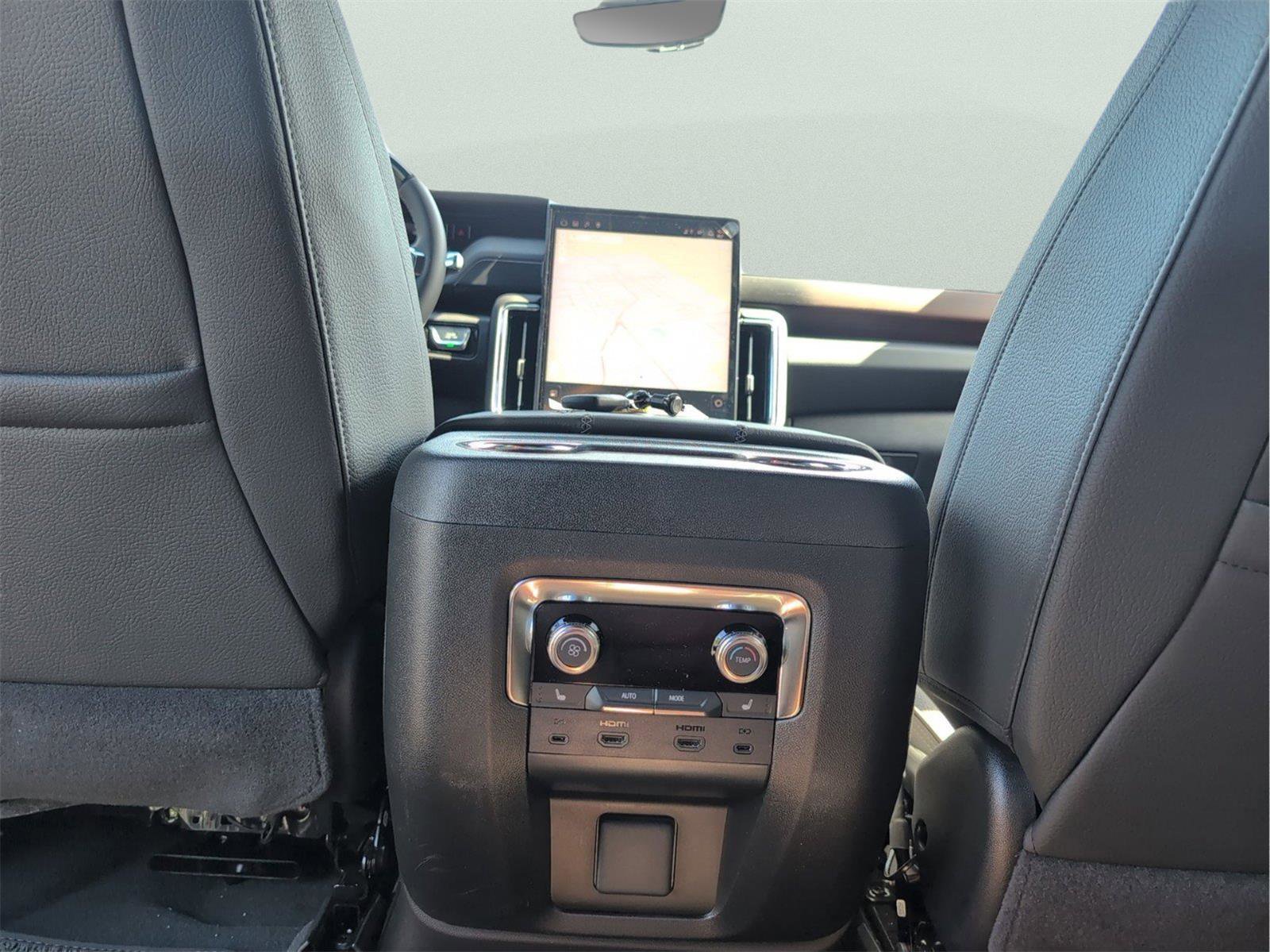 New 2026 GMC Yukon Denali w/ Denali Reserve Package AWD/4WD image 19