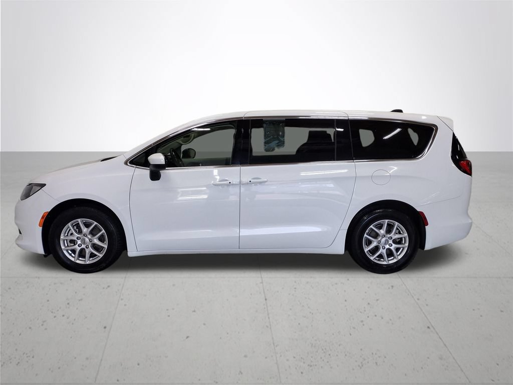 Used 2023 Chrysler Voyager LX FWD image 10