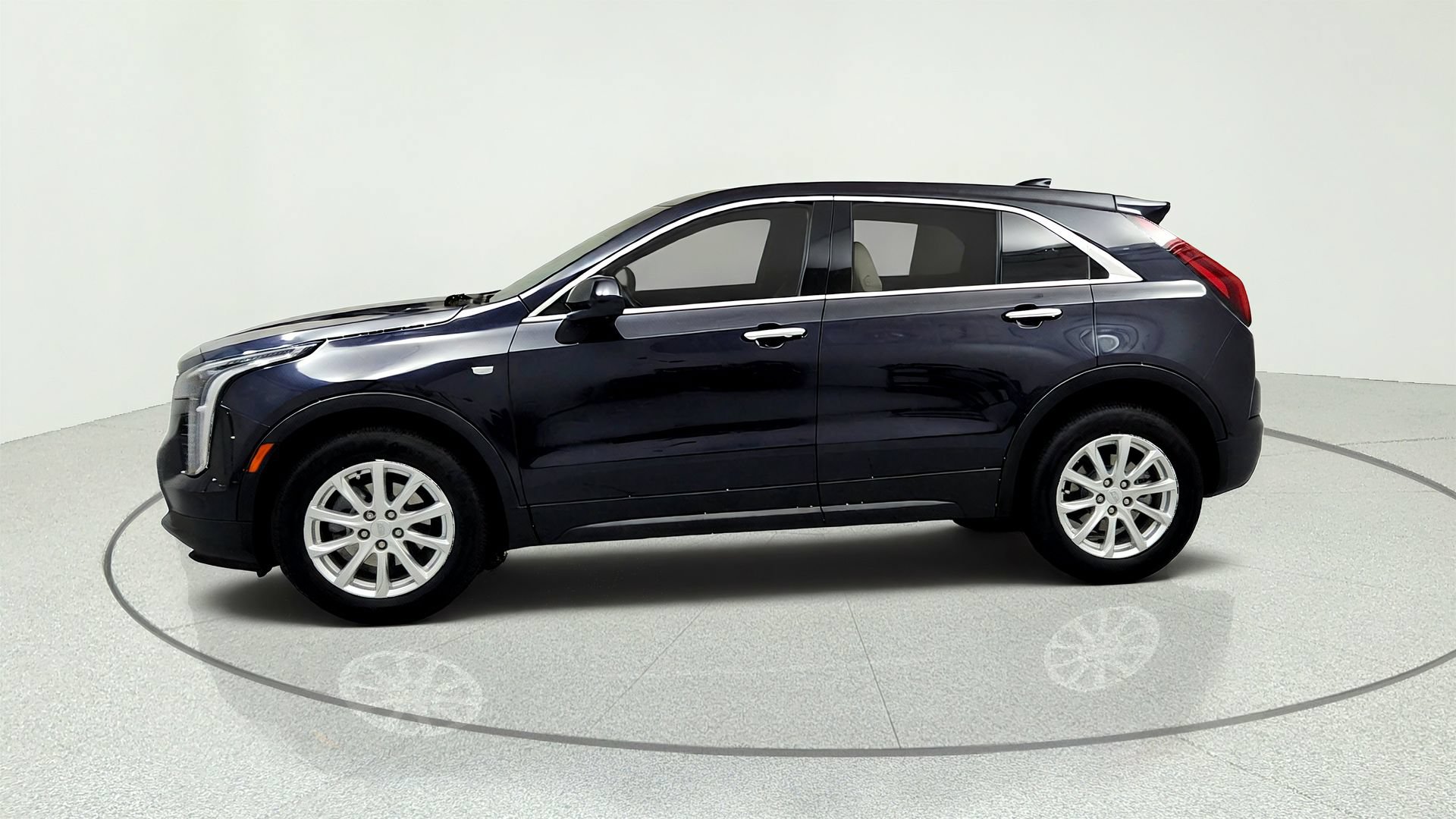 Certified 2023 Cadillac XT4 Luxury w/ Cold Weather Package FWD image 2