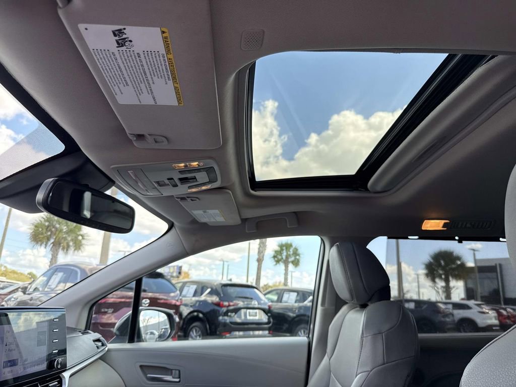 Used 2023 Toyota Sienna XLE image 28