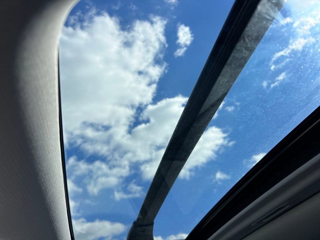 Used 2023 Hyundai Kona Limited image 23