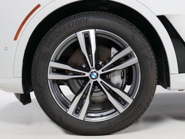 Used 2026 BMW X7 xDrive40i w/ M Sport Package AWD/4WD image 35