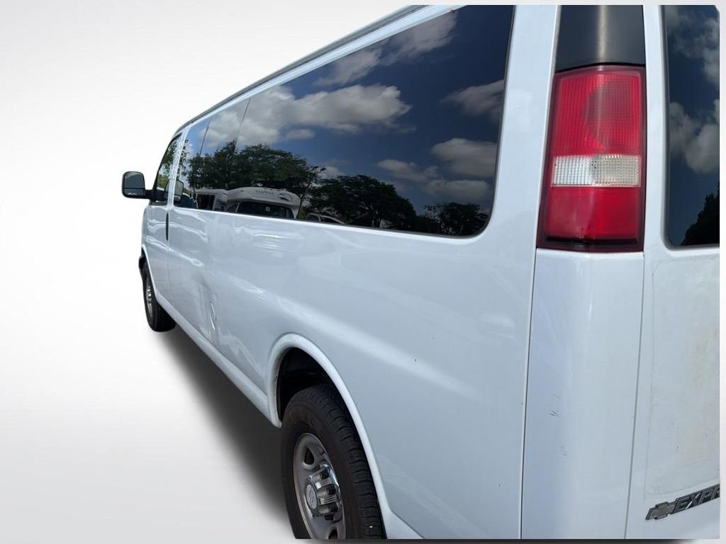 Used 2018 Chevrolet Express 3500 LT w/ LT Preferred Equipment Group image 8