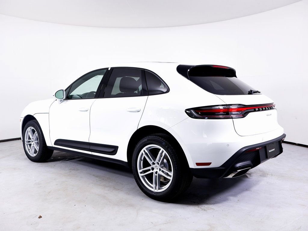 Certified 2025 Porsche Macan image 3
