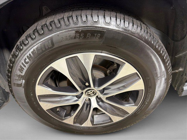 Used 2022 Toyota Highlander XLE FWD image 21