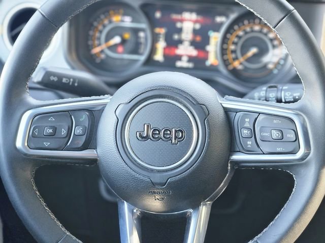 Used 2025 Jeep Wrangler Sahara image 16