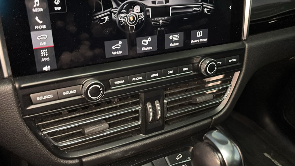Used 2020 Porsche Macan AWD/4WD image 21
