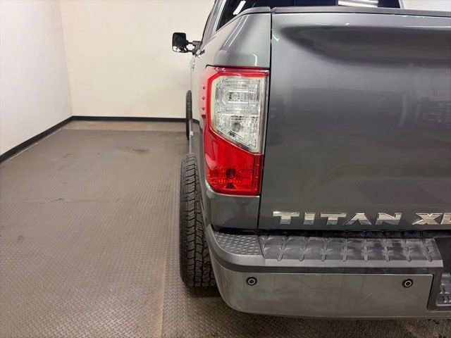 Used 2019 Nissan Titan SV w/ SV Convenience Package image 8