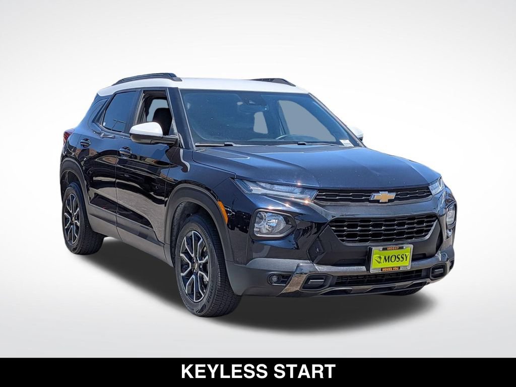 Used 2021 Chevrolet TrailBlazer ACTIV w/ Technology Package FWD image 2