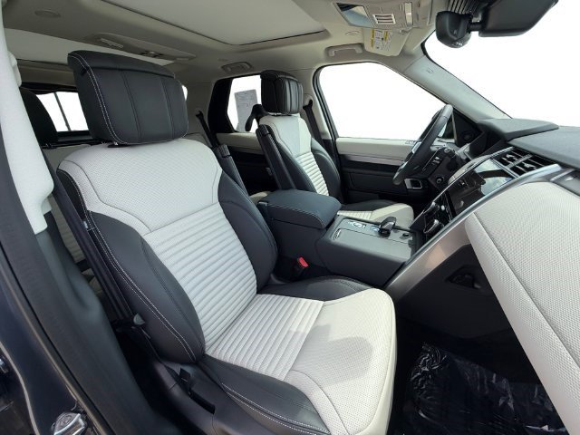 Used 2026 Land Rover Discovery Limited Edition AWD/4WD image 16