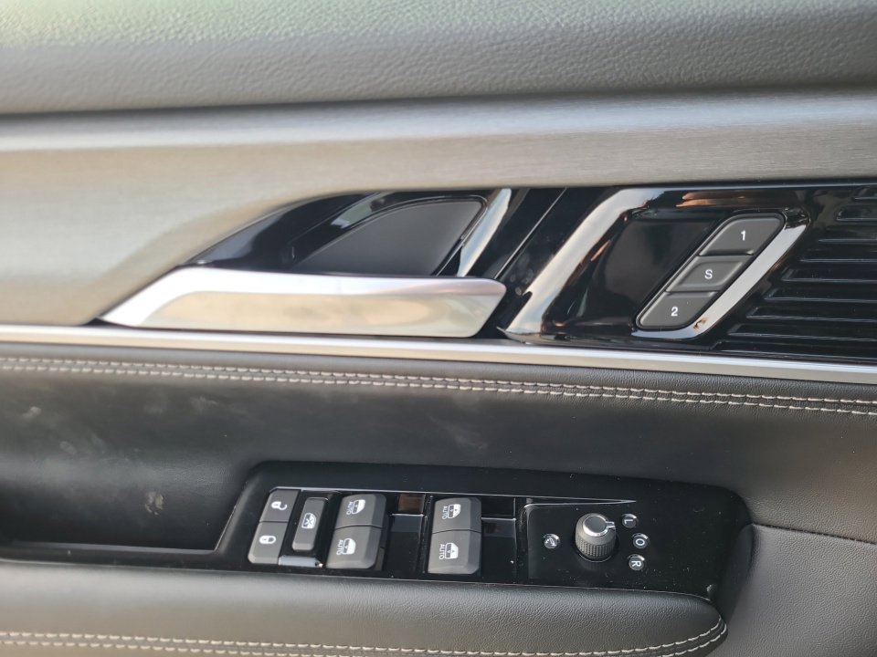 New 2026 Jeep Grand Wagoneer L 4x4 image 32