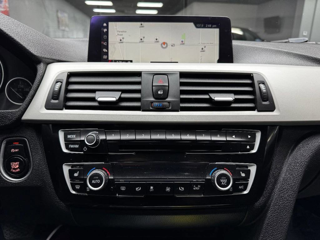 Used 2018 BMW 320i xDrive Sedan AWD/4WD image 24