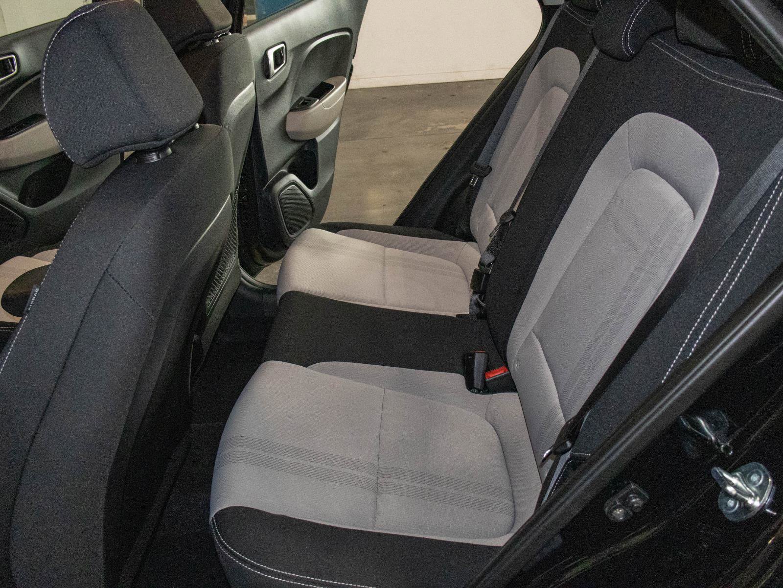 Used 2025 Hyundai Venue SEL image 14