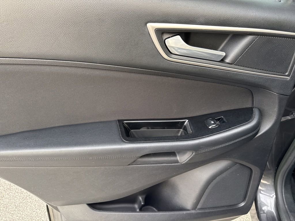 Used 2015 Ford Edge SEL image 12