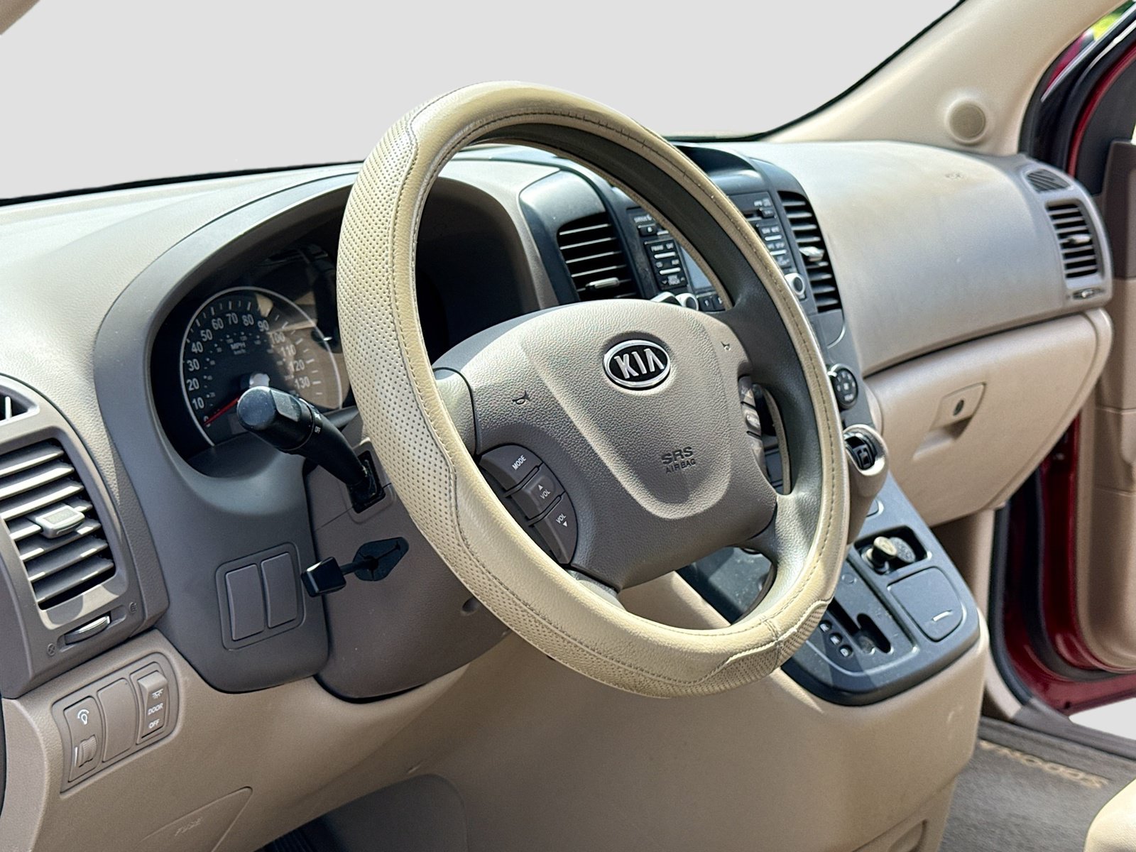 Used 2012 Kia Sedona LX FWD image 4