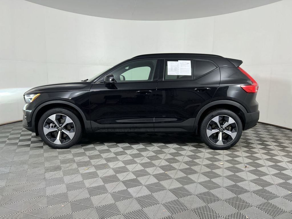 Certified 2025 Volvo XC40 B5 Plus image 9
